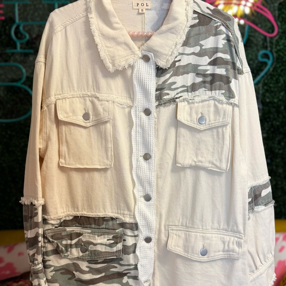 POL Cream & Camo Collared Button Up Lightweight Shacket NWOT Size S‎